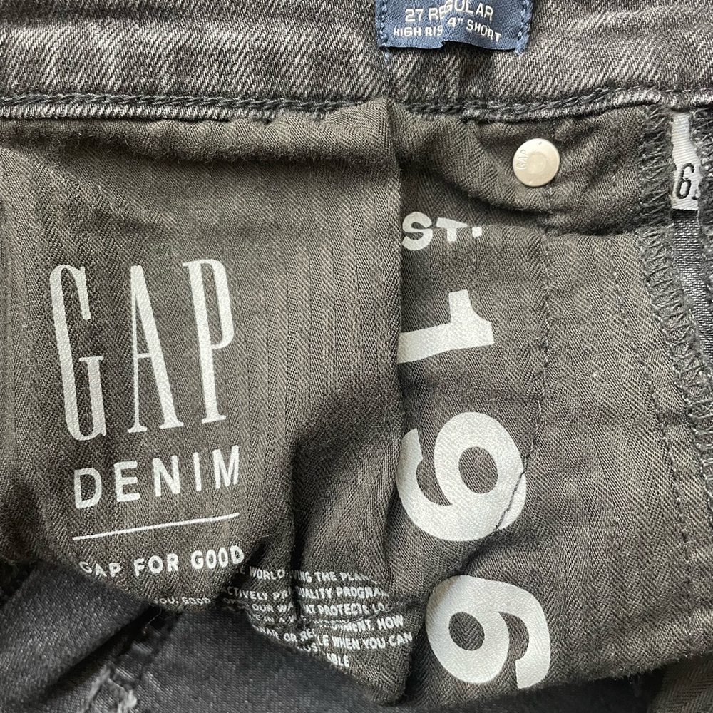 GAP Black Jean Shorts with Raw Hem and Vintage Wash - Picture 3 of 3